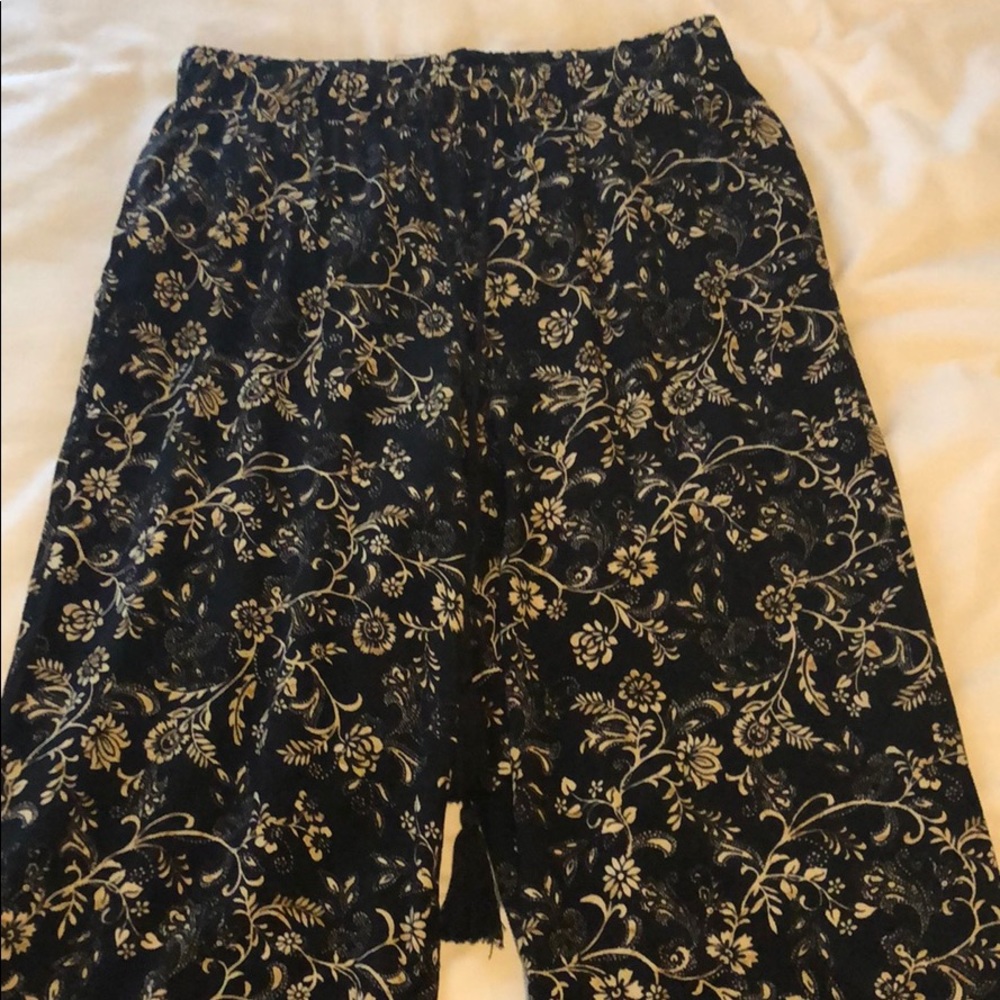 Wide leg printed pant with tassle drawstring - Picture 4 of 4